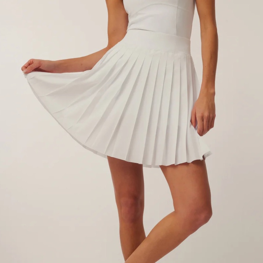 Greyson - Leo white pleated tennis skirt with pockets NWOT
